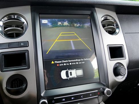 Used 2015 Ford Expedition XLT RWD image 10