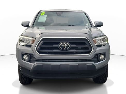 Used 2020 Toyota Tacoma SR5 RWD image 2