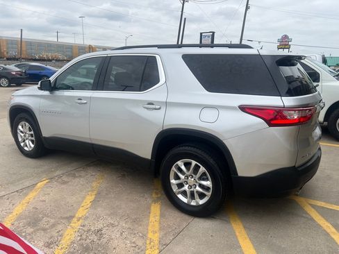 Used 2019 Chevrolet Traverse LT FWD image 4