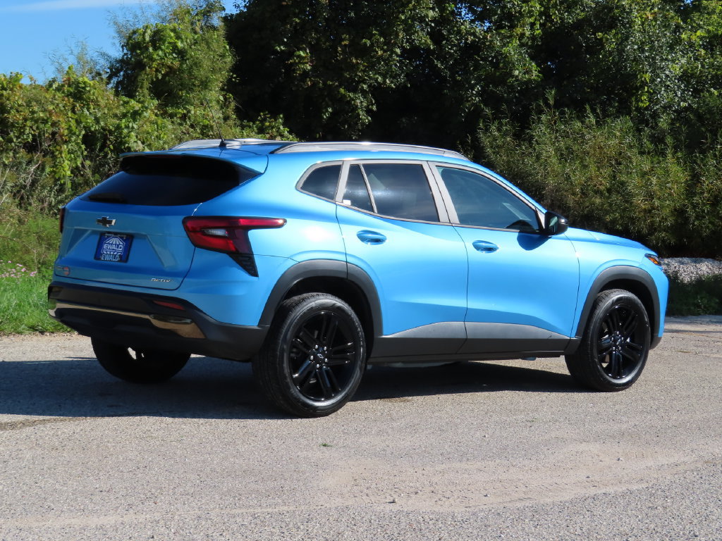 Used 2025 Chevrolet Trax ACTIV w/ Driver Confidence Package FWD image 3