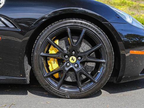 Used 2010 Ferrari California RWD image 13
