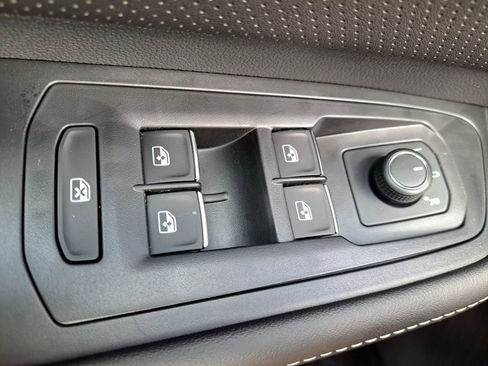 New 2026 Volkswagen Atlas Cross Sport SE image 16