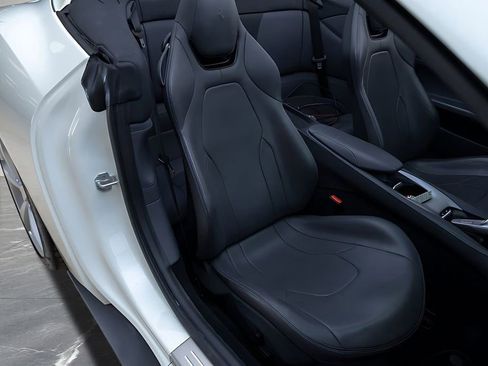 Used 2019 Ferrari Portofino Base image 36
