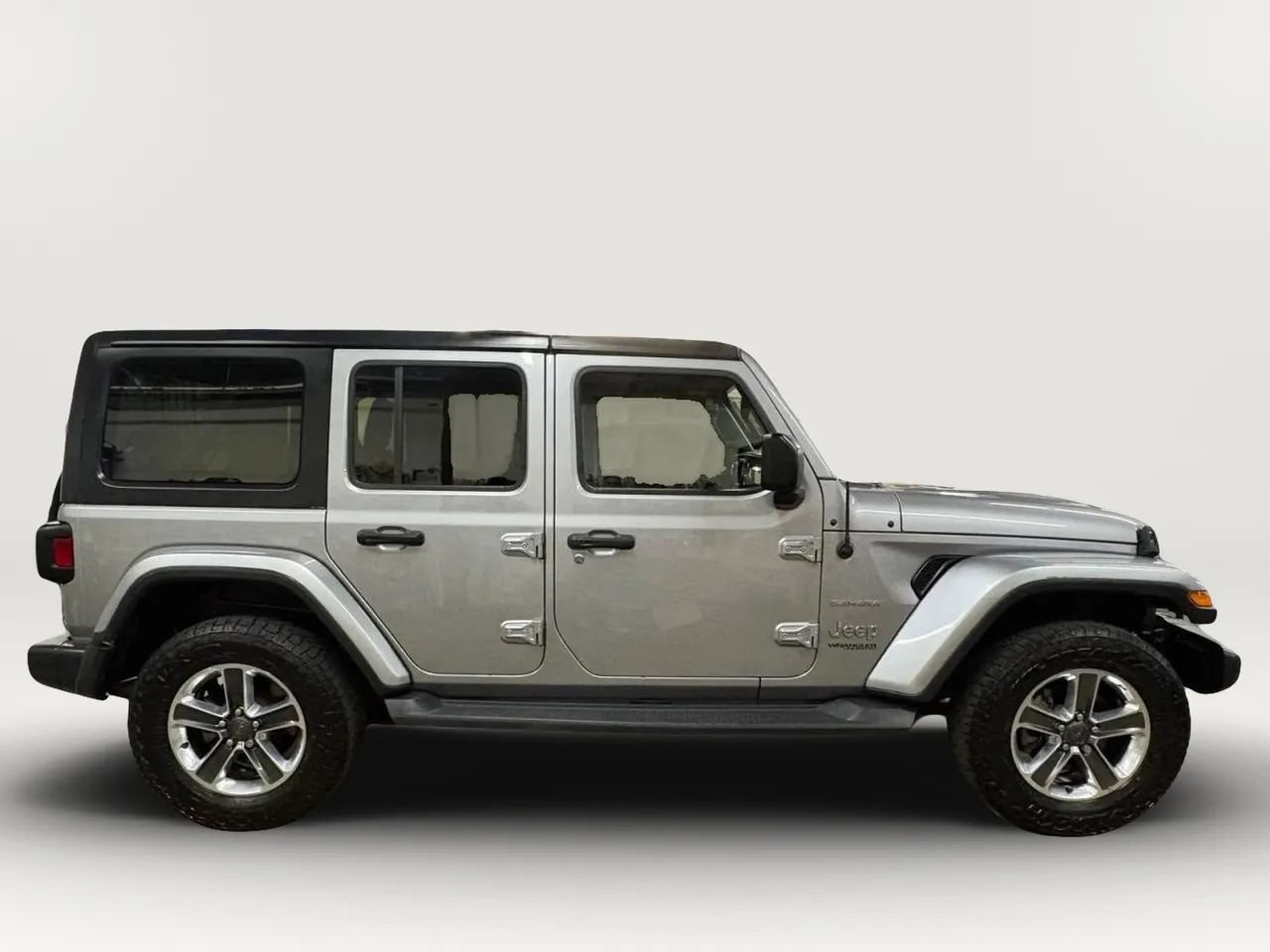 Used 2018 Jeep Wrangler Unlimited Sahara w/ Dual Top Group AWD/4WD image 6
