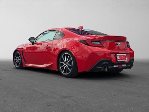 Used 2023 Toyota GR86 w/ ALL Weather Mat Package (TMS) RWD image 5