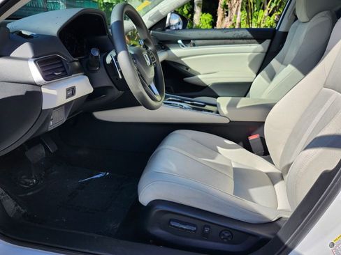 Used 2019 Honda Accord EX image 5