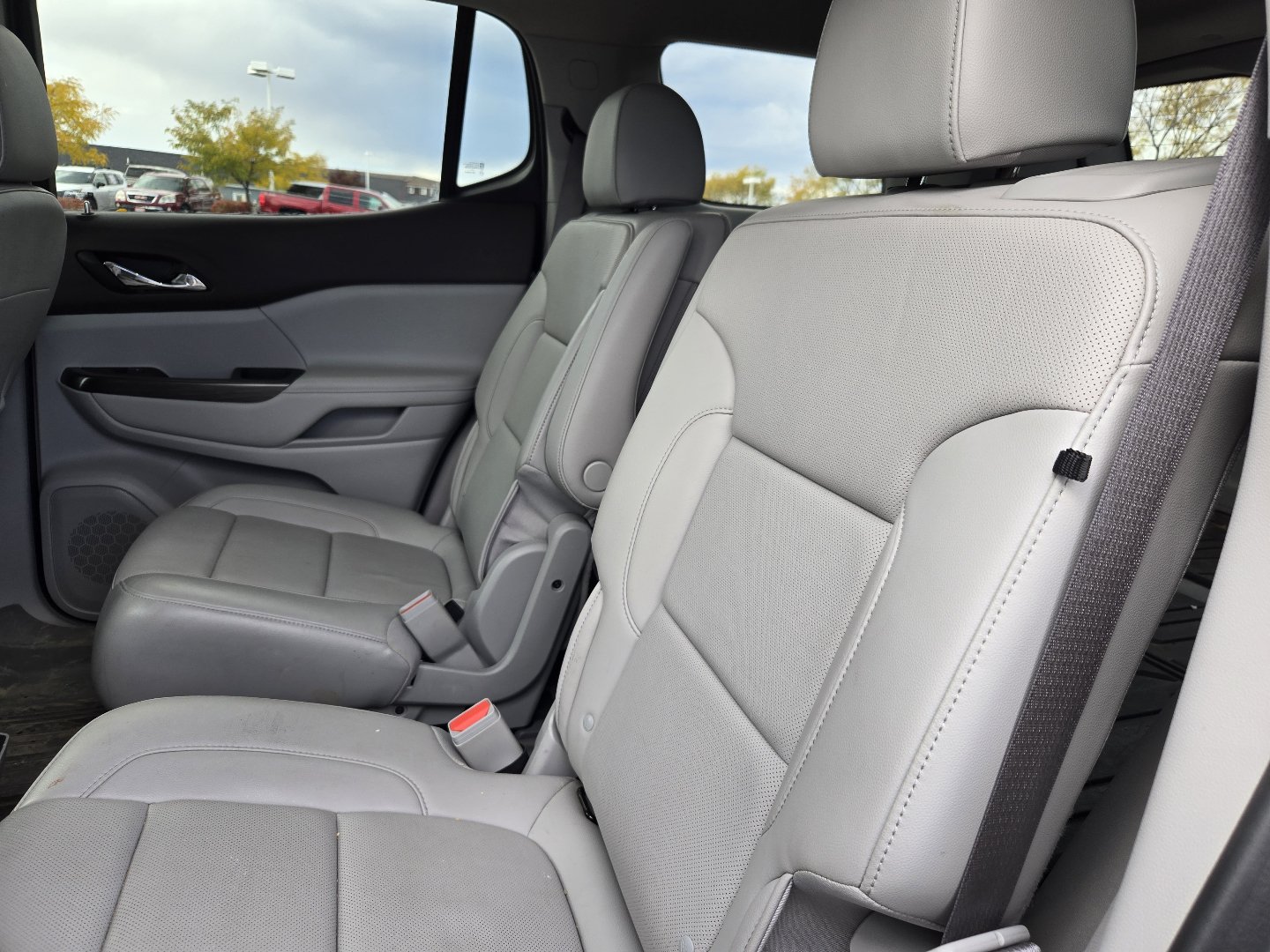 Used 2023 GMC Acadia SLT w/ Technology Package AWD/4WD image 3