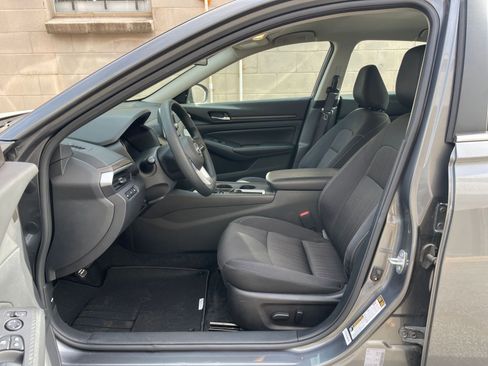 Used 2025 Nissan Altima 2.5 SV image 25