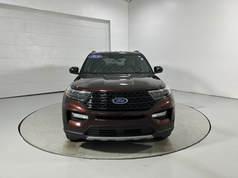 Used 2020 Ford Explorer XLT w/ Equipment Group 202A AWD/4WD image 15