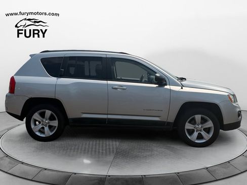 Used 2011 Jeep Compass Latitude AWD/4WD image 2