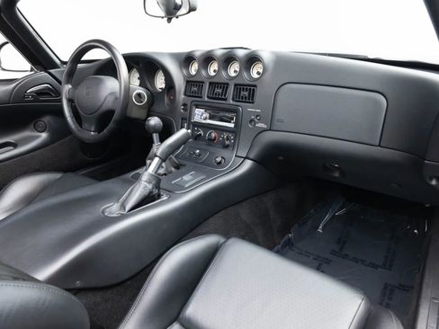 Used 2002 Dodge Viper RT/10 RWD image 2
