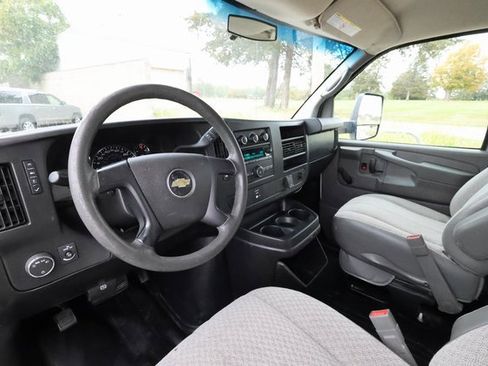 Used 2015 Chevrolet Express 3500 Extended image 5