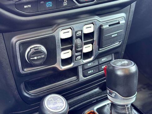 Used 2023 Jeep Wrangler Unlimited Sahara image 27