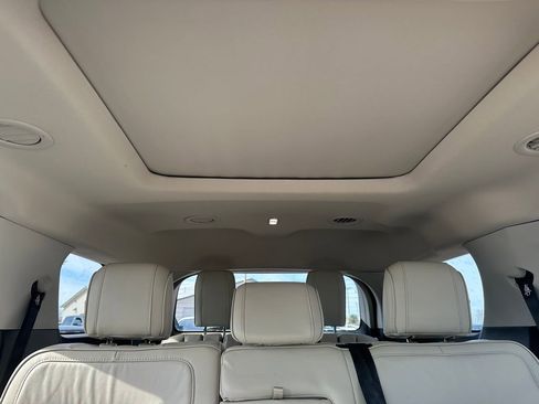 Used 2018 Ford Explorer Platinum image 35