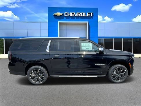 New 2026 Chevrolet Suburban Premier image 2