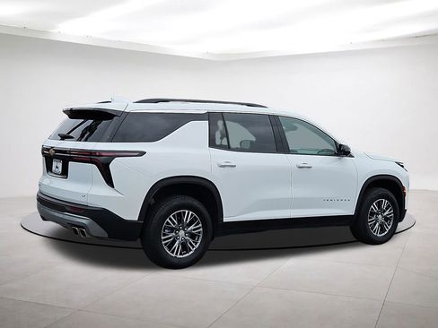 Used 2024 Chevrolet Traverse LT image 7