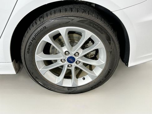 Used 2019 Ford Fusion SEL image 11