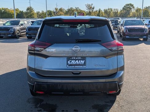 Used 2024 Nissan Rogue SV image 6