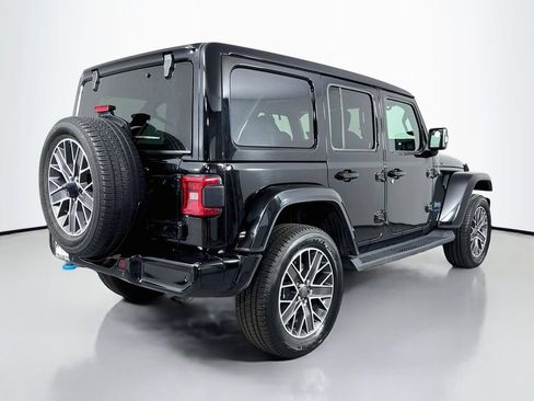 Used 2023 Jeep Wrangler Unlimited Sahara AWD/4WD image 5