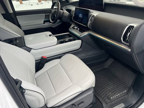 Used 2025 Ford Expedition Max Platinum w/ Platinum Ultimate Package image 17