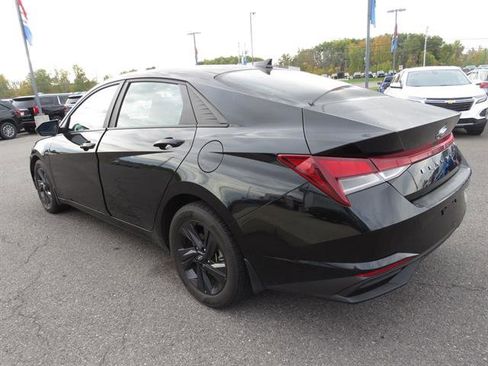 Used 2023 Hyundai Elantra SEL image 7