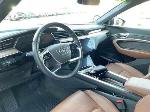 Used 2019 Audi e-tron Prestige image 13