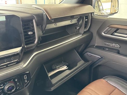 Used 2024 Chevrolet Silverado 1500 High Country w/ High Country Premium Package AWD/4WD image 65