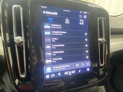 Used 2025 Volvo XC40 B5 Core image 21