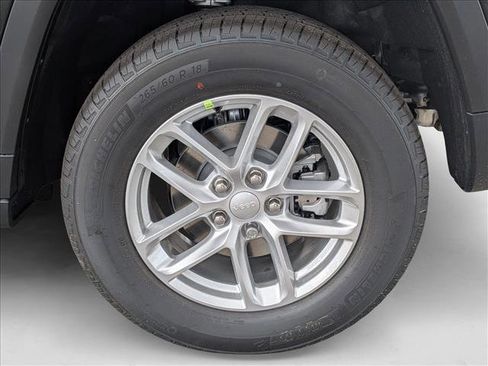 New 2025 Jeep Grand Cherokee Laredo X w/ Luxury Tech Group I image 10