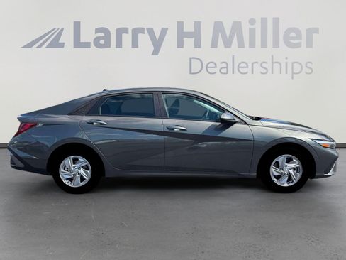 New 2026 Hyundai Elantra SE FWD image 9