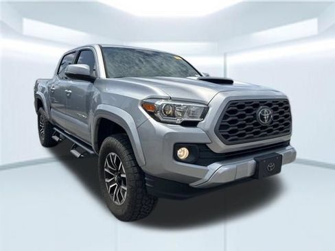 Used 2021 Toyota Tacoma TRD Sport w/ Technology Package AWD/4WD image 3