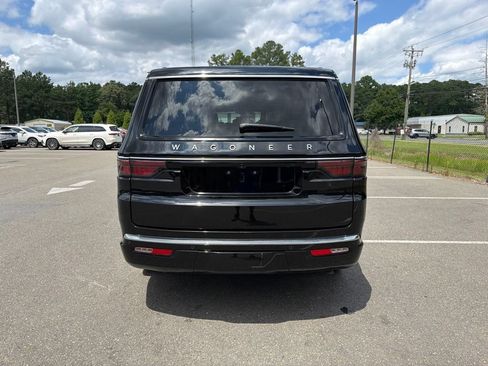 Certified 2025 Jeep Wagoneer Series III w/ Premium Group I AWD/4WD image 6