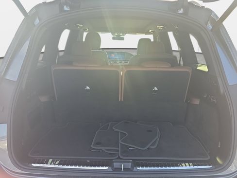 Used 2025 Mercedes-Benz GLS 580 4MATIC image 12