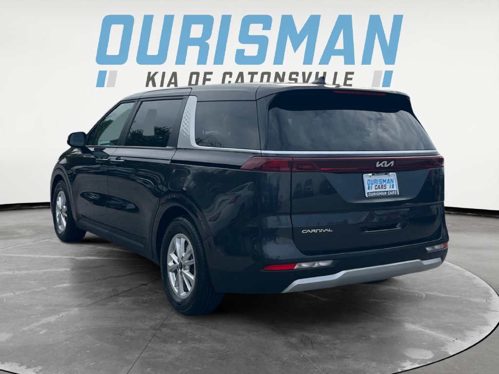 Used 2024 Kia Carnival LX FWD image 4