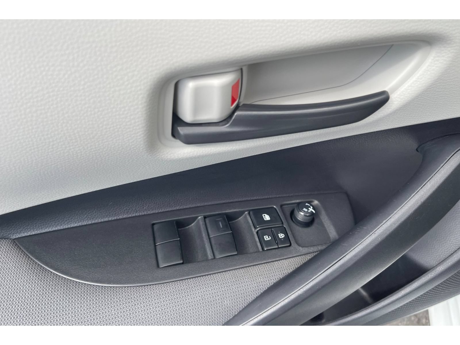 Used 2022 Toyota Corolla LE w/ Carpet Mat Package (TMS) FWD image 11
