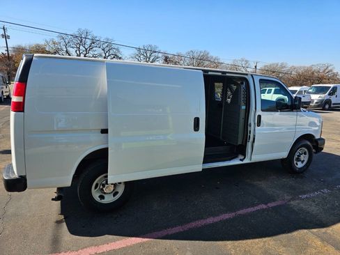 Used 2015 Chevrolet Express 2500 Extended image 18