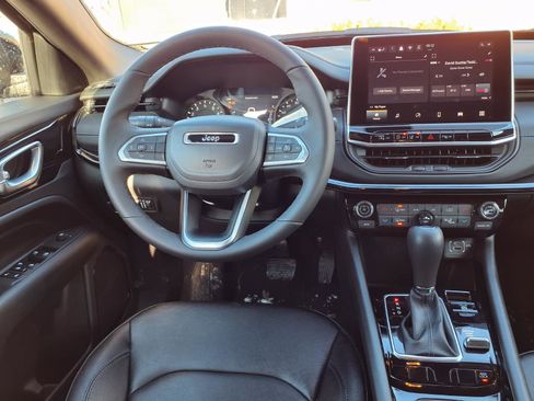 Used 2026 Jeep Compass Limited image 6