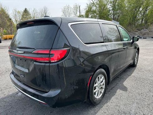 Certified 2023 Chrysler Pacifica Touring-L FWD image 12