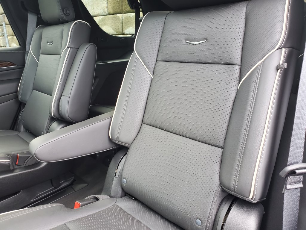 Used 2024 Cadillac Escalade Premium Luxury w/ Performance Package AWD/4WD image 38