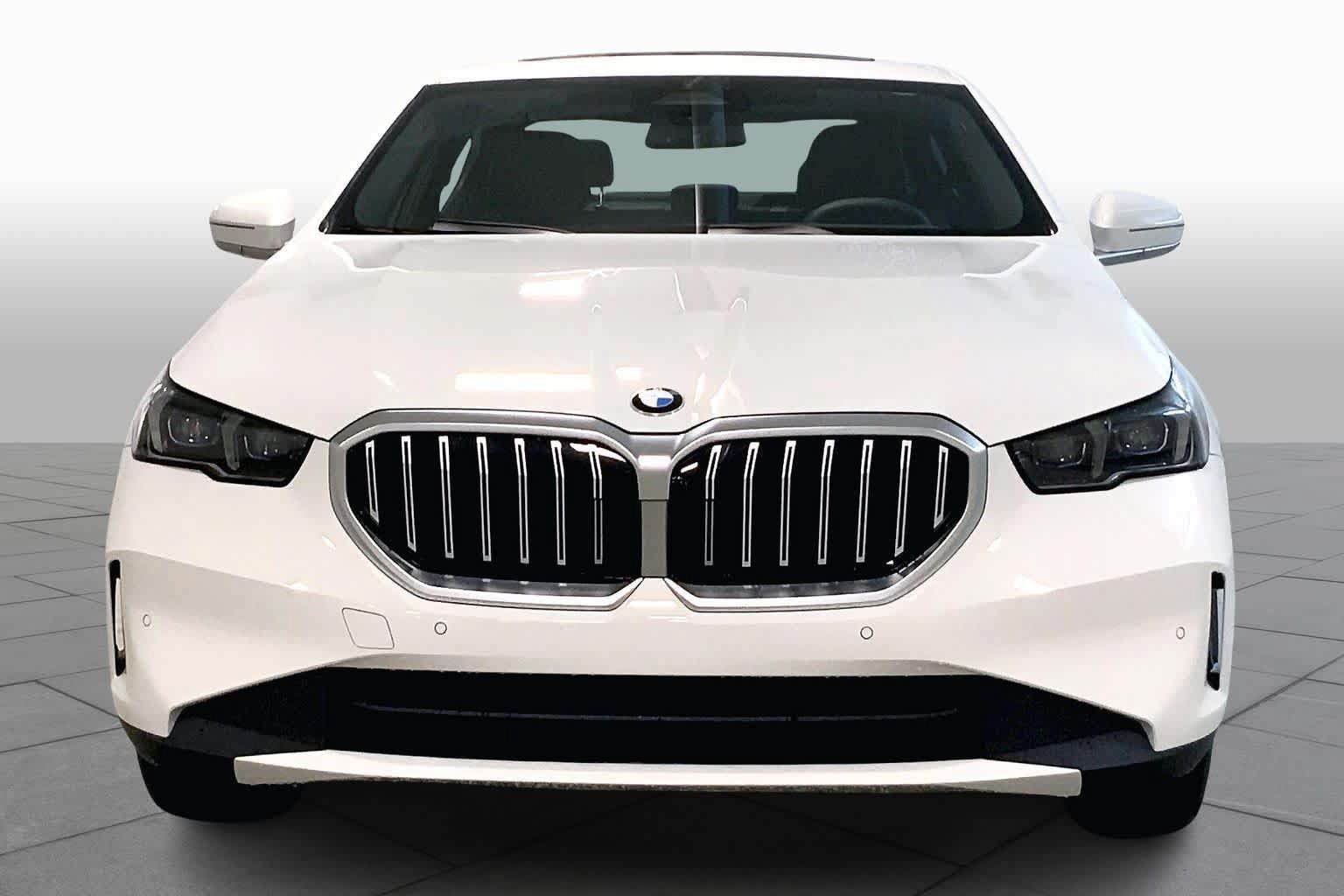 Used 2026 BMW 530i xDrive w/ Premium Package AWD/4WD image 3
