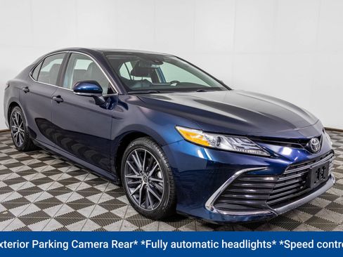 Used 2021 Toyota Camry XLE FWD image 12