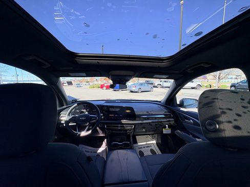 New 2026 Chevrolet Traverse LT w/ Sun and Wheel Package FWD image 35
