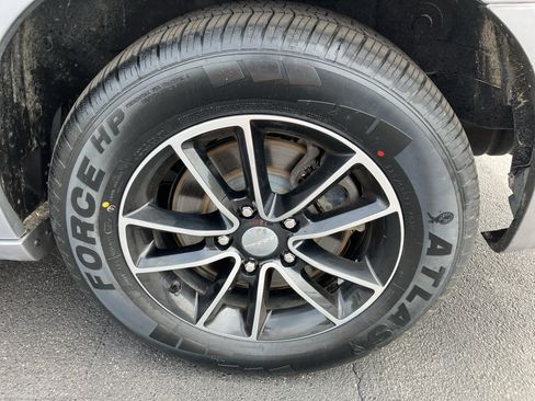 Used 2019 Dodge Grand Caravan GT w/ Safety Sphere Group FWD image 12