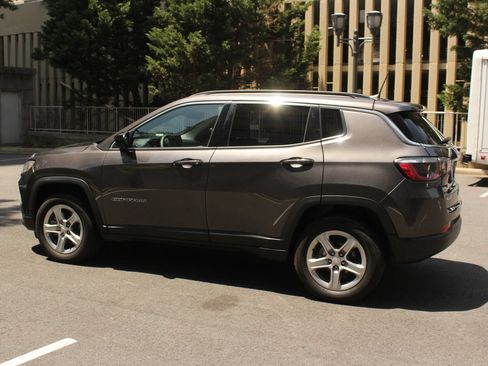 Used 2024 Jeep Compass Latitude AWD/4WD image 9