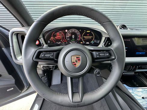 Used 2025 Porsche Cayenne S image 18