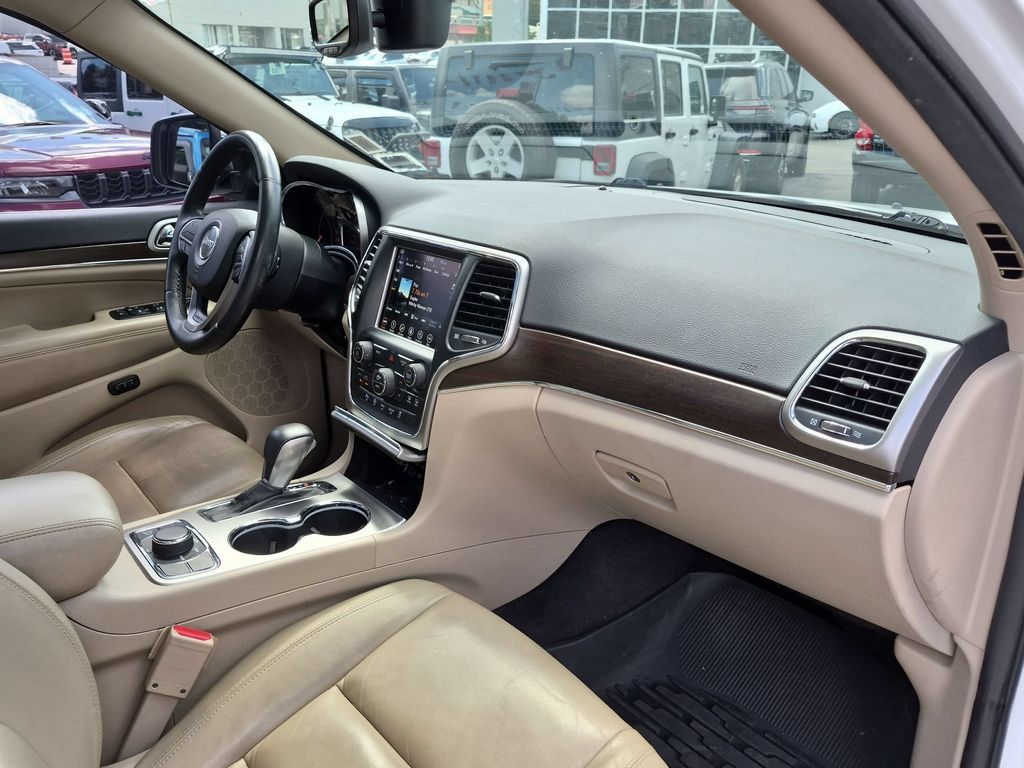 Used 2018 Jeep Grand Cherokee Limited AWD/4WD image 28
