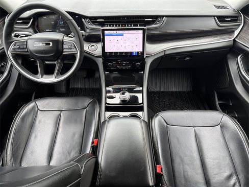 Used 2023 Jeep Grand Cherokee Limited w/ Luxury Tech Group II image 14