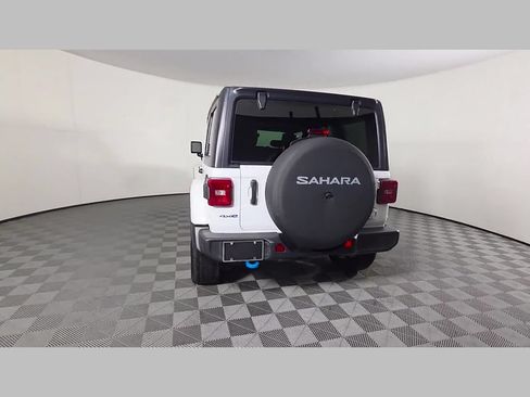 Used 2022 Jeep Wrangler Unlimited Sahara AWD/4WD image 43