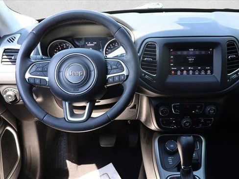 Used 2021 Jeep Compass Latitude w/ Driver Assistance Group AWD/4WD image 23