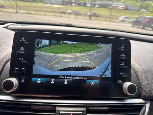 Used 2018 Honda Accord Touring image 19